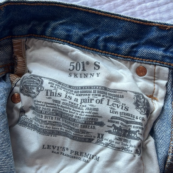 Levi's Women's Premium 501 Skinny Jeans - Picture 3 of 4